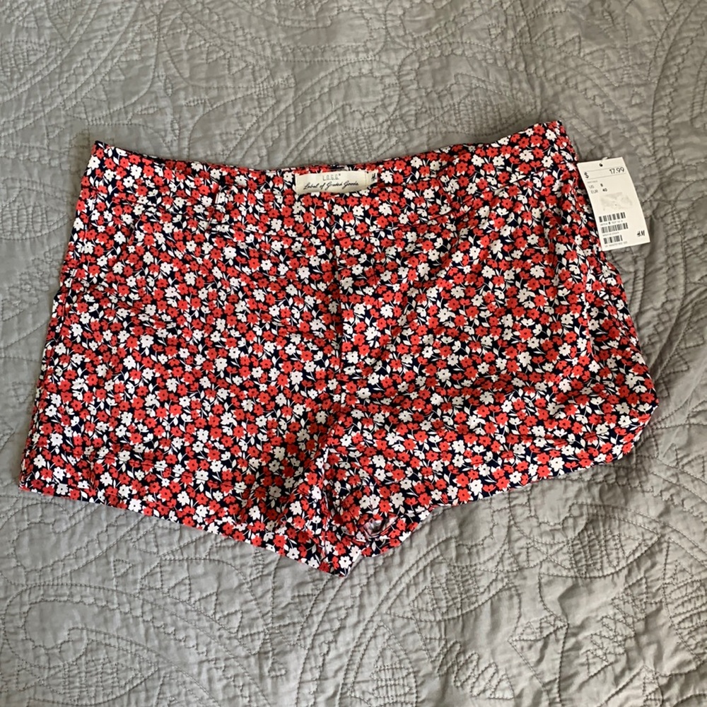 NWT H&M 🌼 Floral shorts